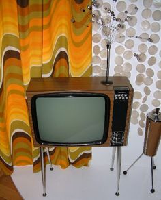 bd5e806b4853501658925d10d9be5609--nostalgia-s-television-set